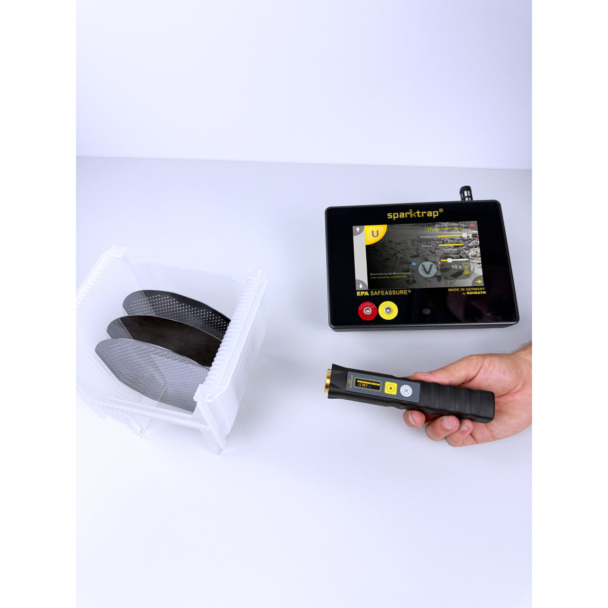 Electric field meter